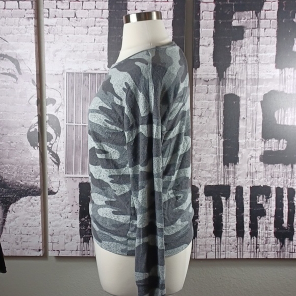 Maurices Gray Camo Straight Hem Pullover EUC - Picture 3 of 6